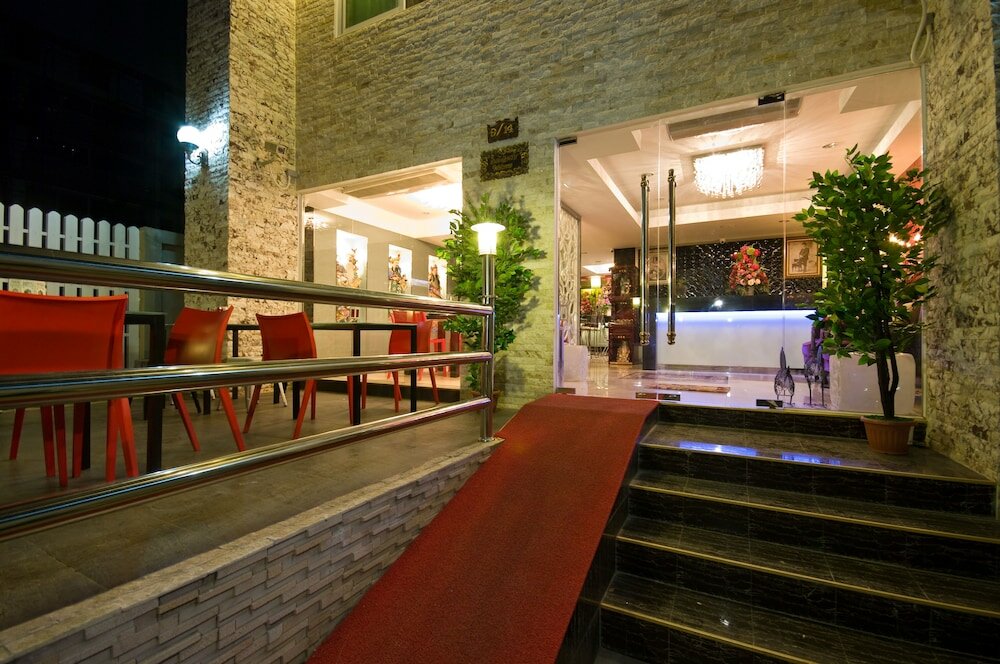 Фото отеля 1