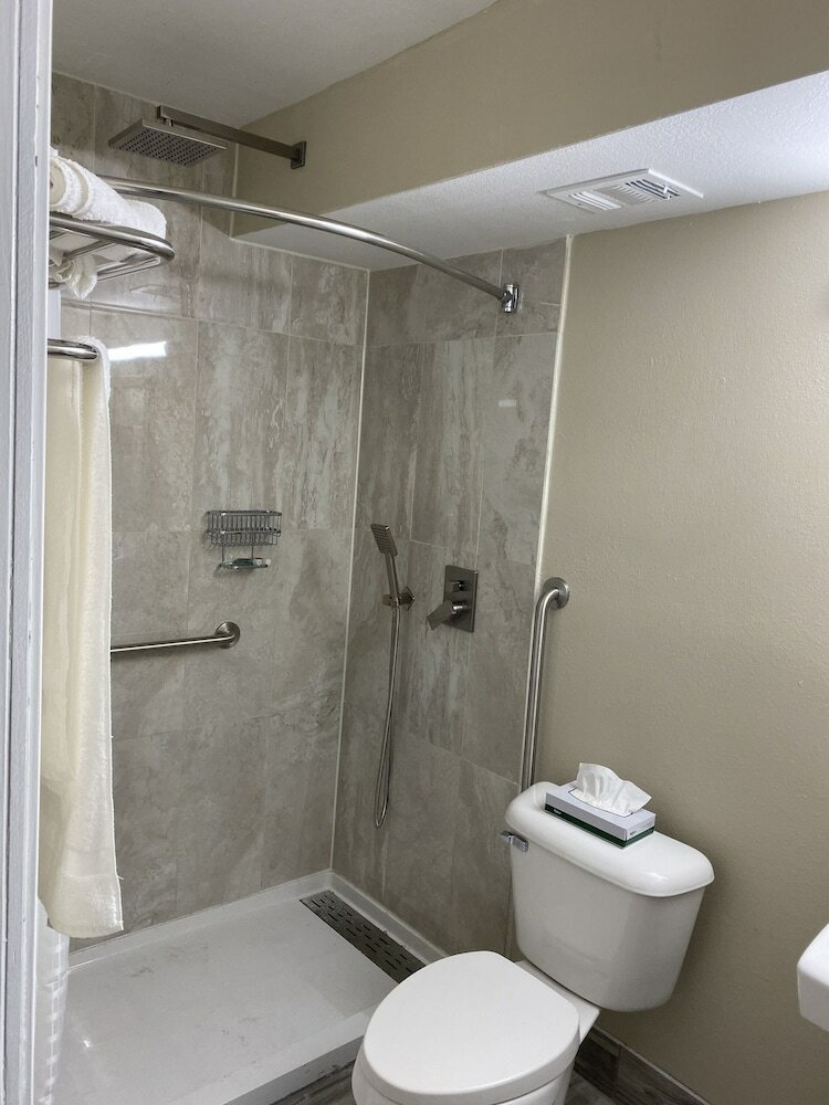 Фото Days Inn and Suites by Wyndham Hammond, In