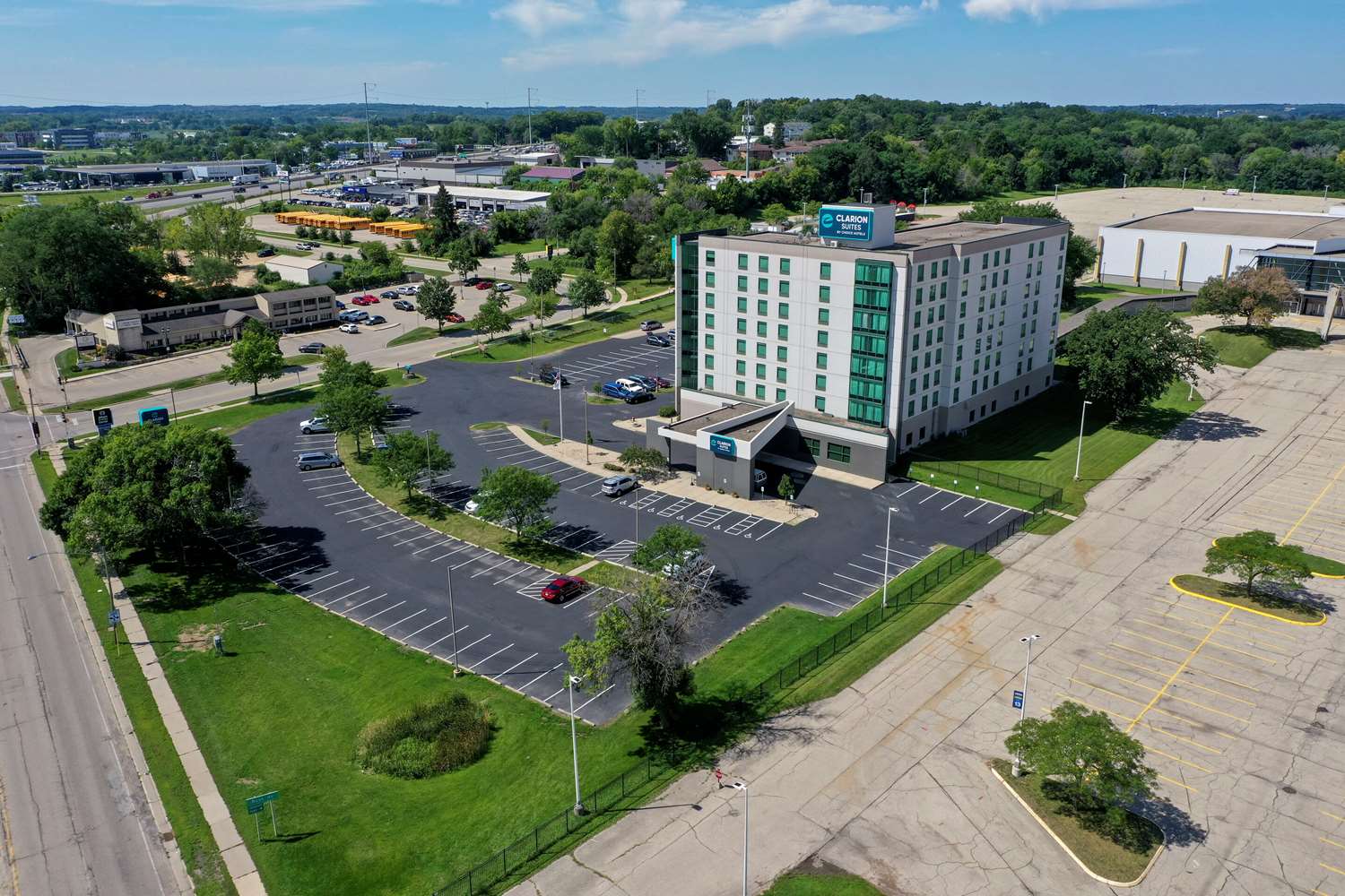 Фото Clarion Suites at the Alliant Energy Center