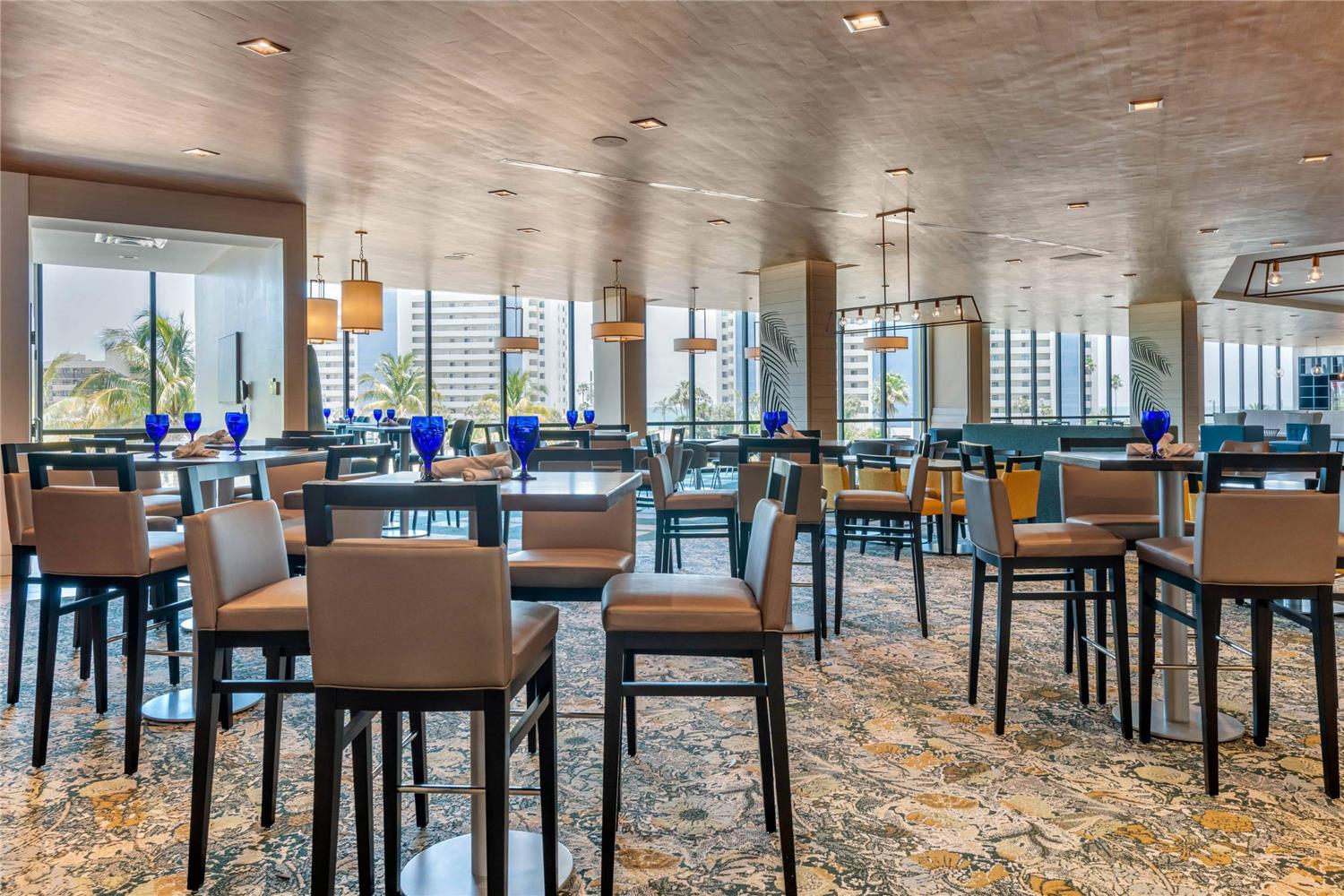 Фото Cambria Hotel St Petersburg-Madeira Beach Marina