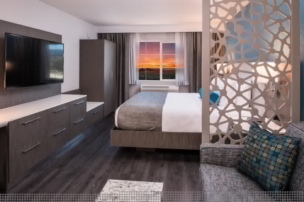 Фото Best Western Plus Temecula Wine Country Hotel &Suites