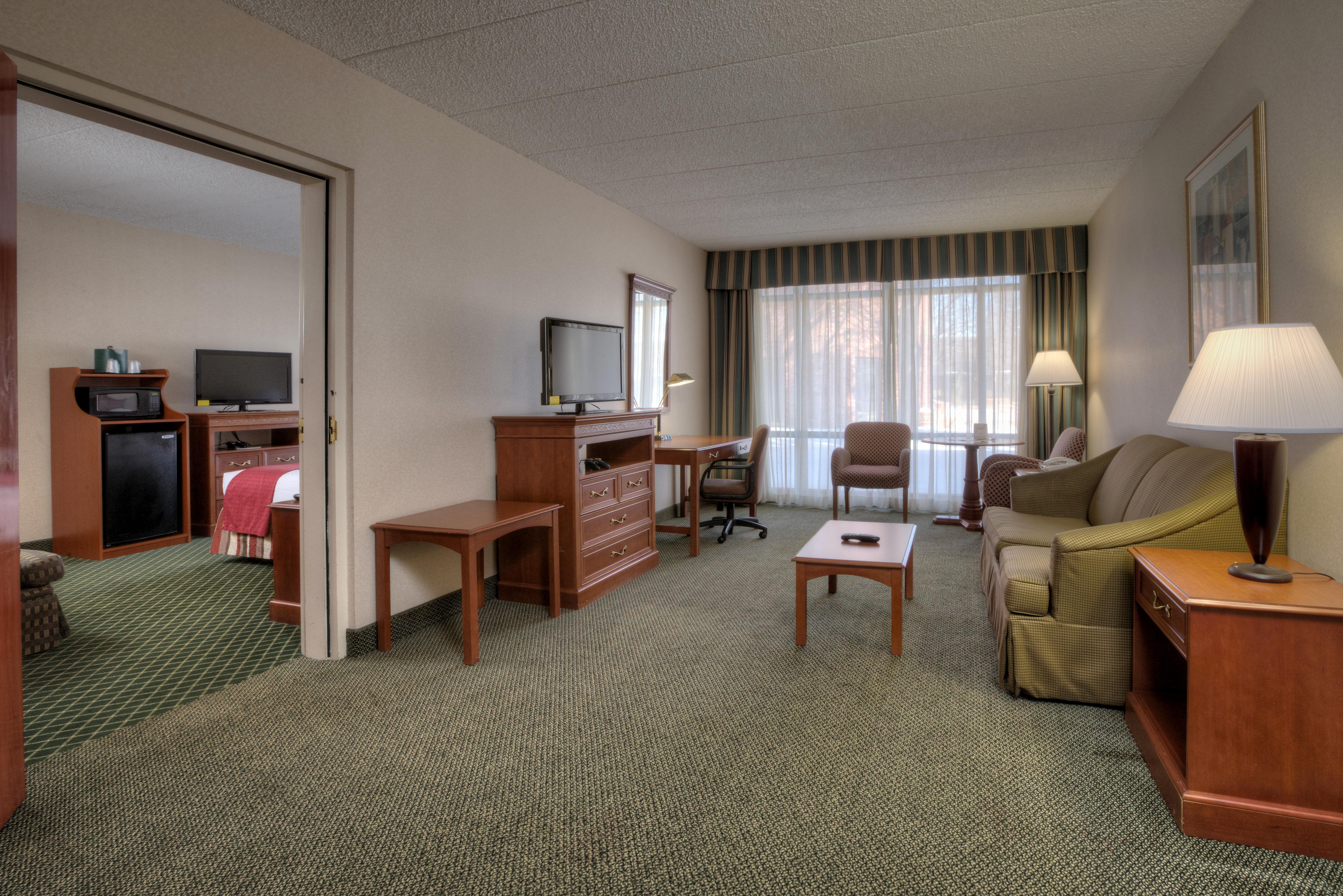 Фото Holiday Inn Express & Suites Southgate - Detroit Area, an Ihg Hotel
