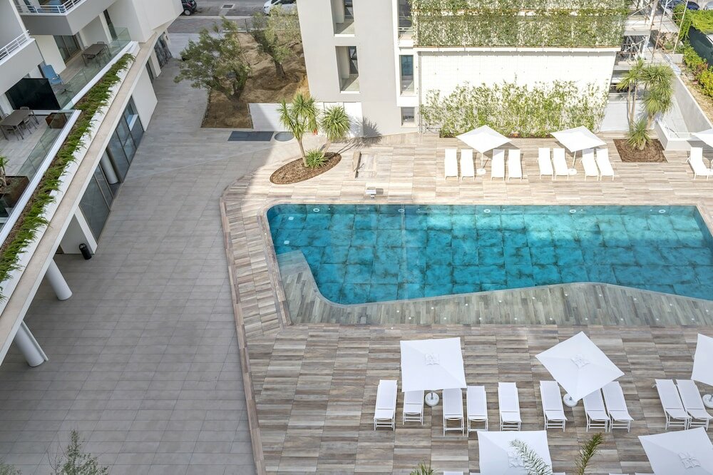 Фото Youmami Lifestyle Suite Hotel