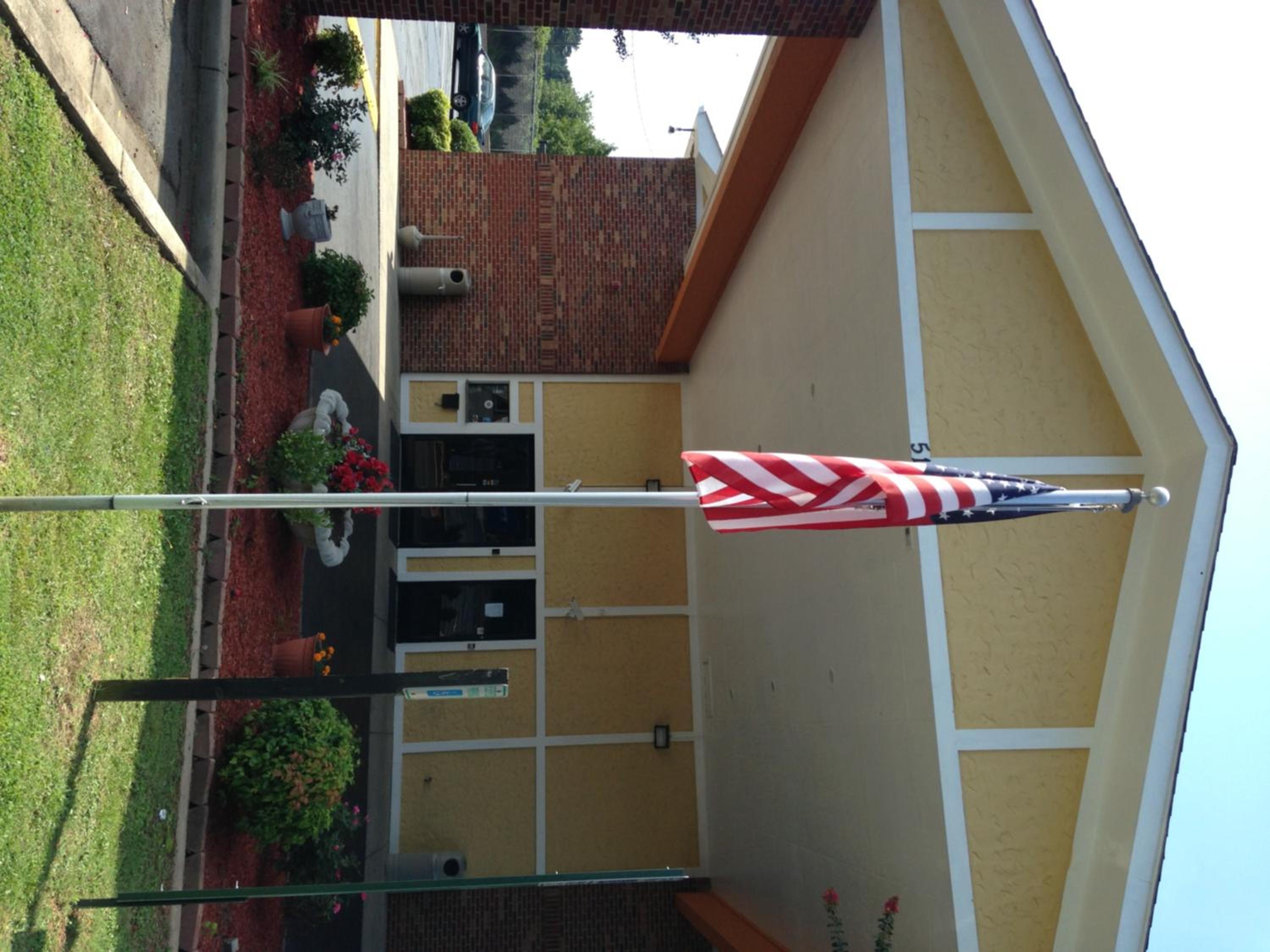 Фото Super 8 by Wyndham Charlotte University