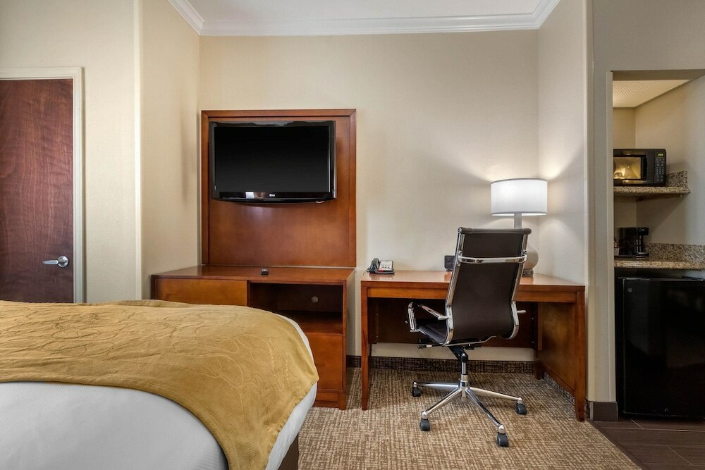 Фото Comfort Suites Central