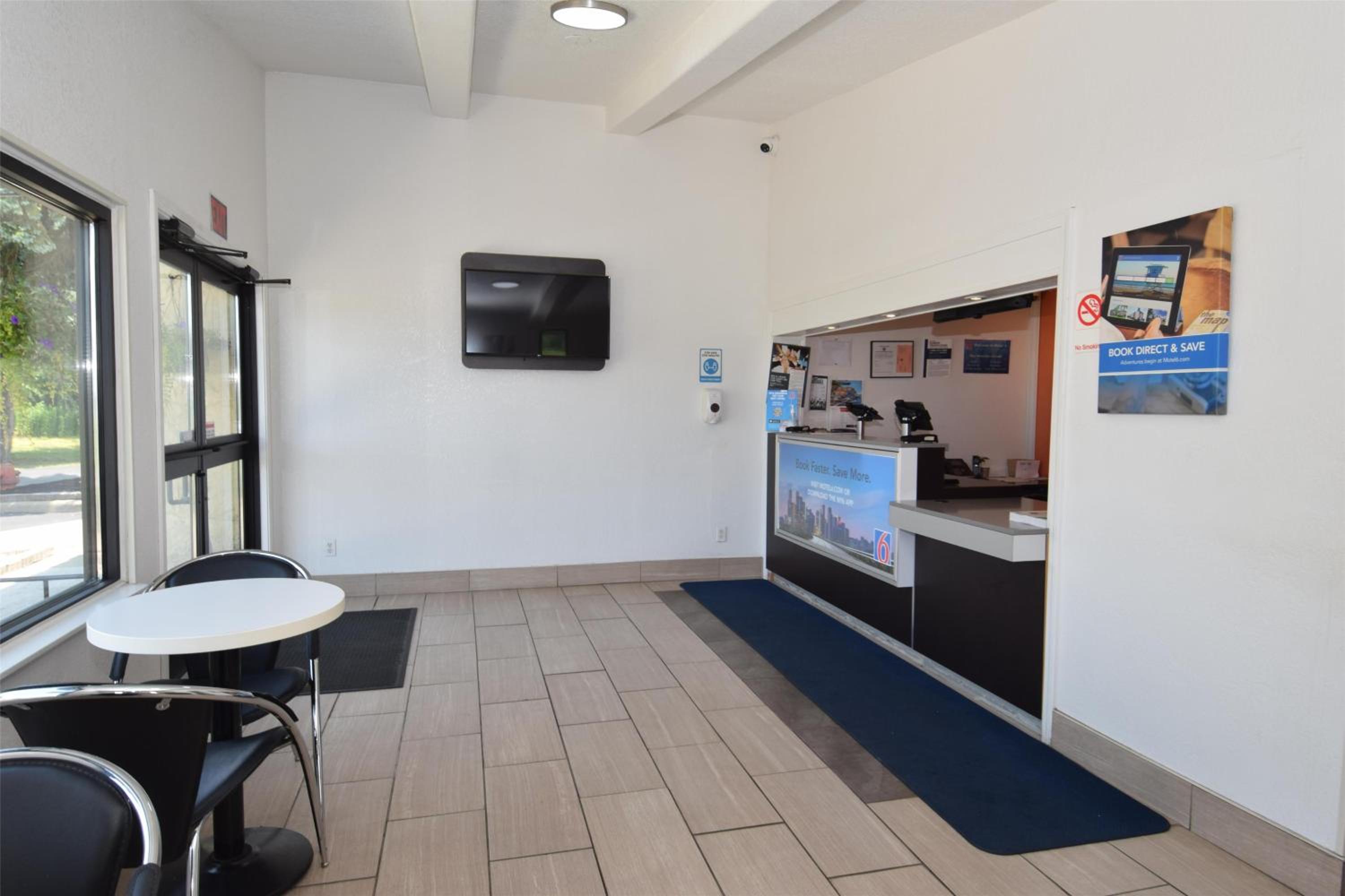 Фото Motel 6 Hamburg, Ny