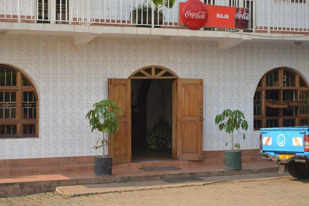 Фото Raja Excelsior Hotel