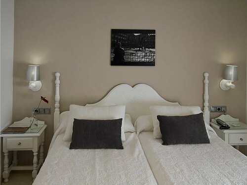 Внешний вид отеля Hotel Carlos V в Толедо, фото 3