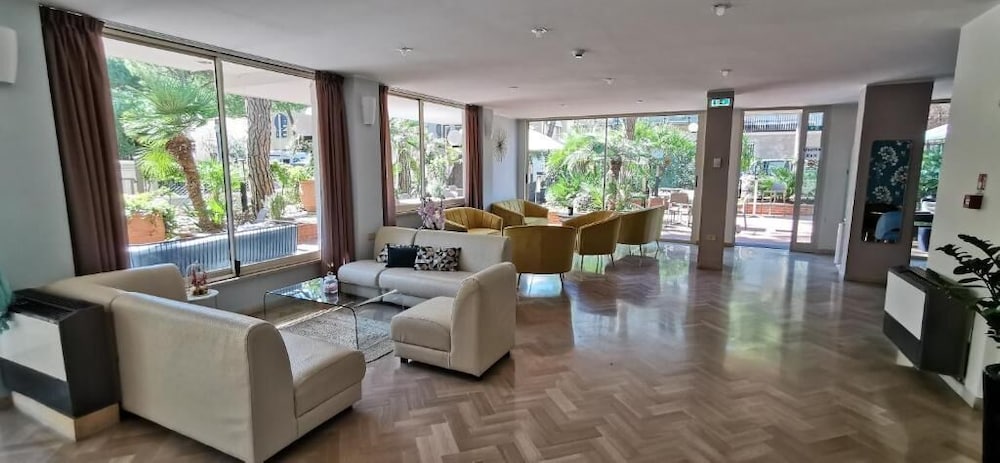 Фото Aura Living Hotel