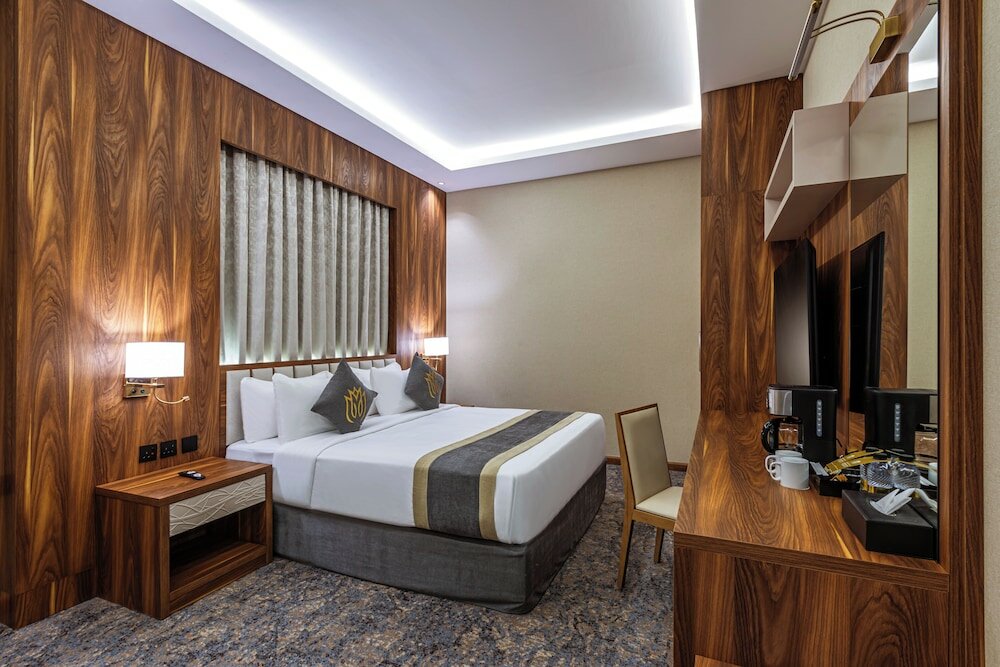 Фото Crown Rose Hotel