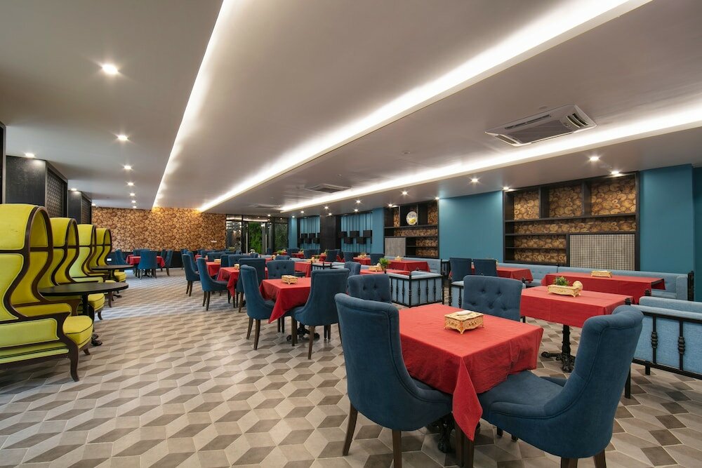 Фото Azalea Parkview Hotel