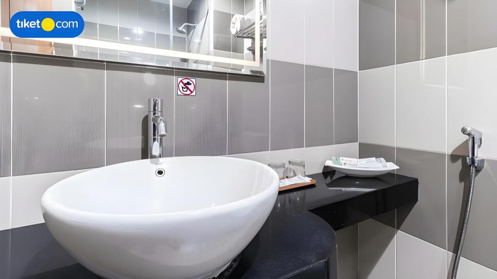 Фото Grand Impression Hotel Medan