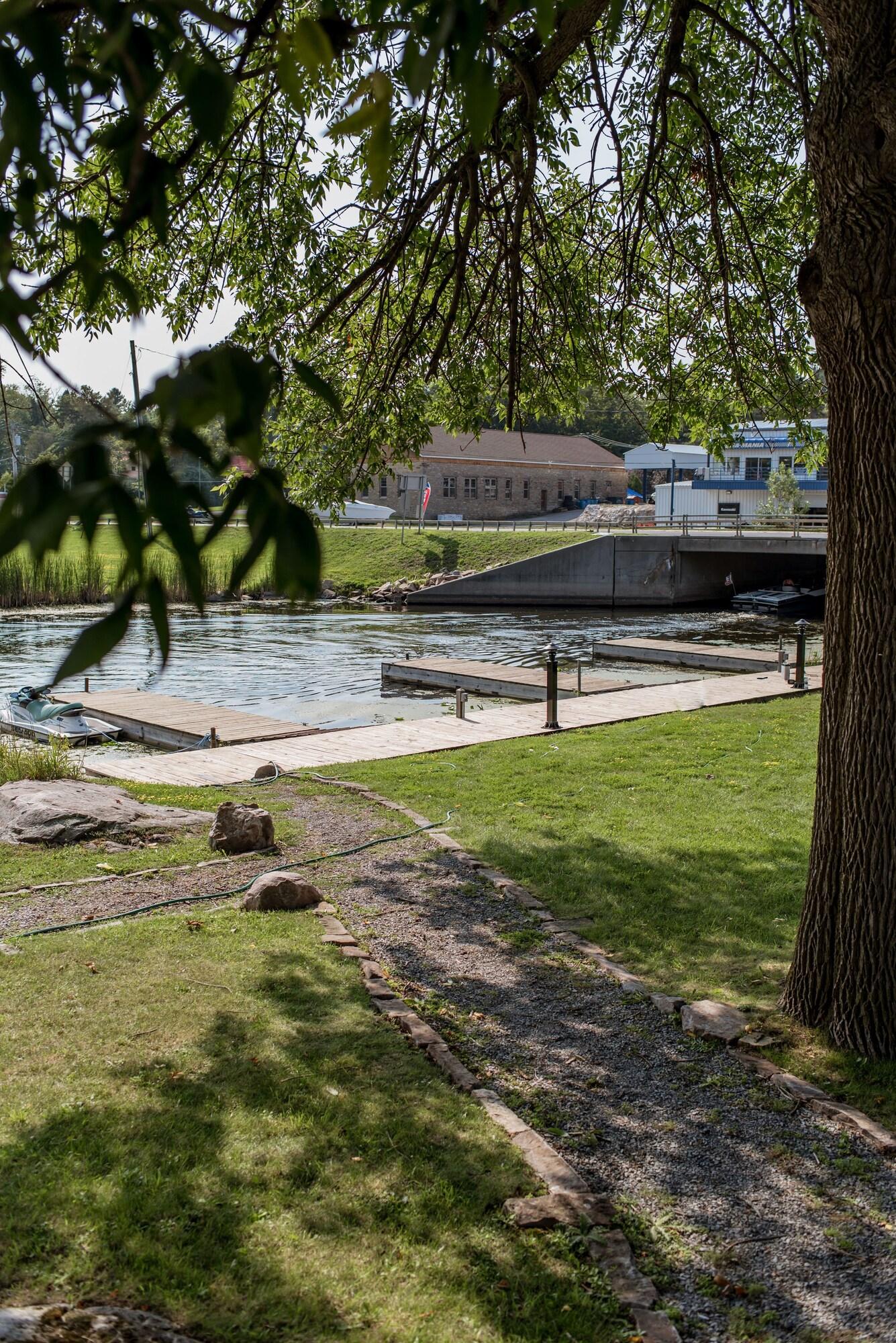 Фото Capt. 's Inn & Suites