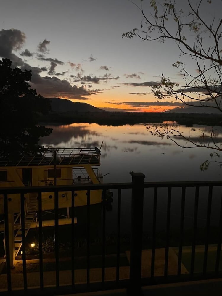 Фото Waters Edge Liwonde