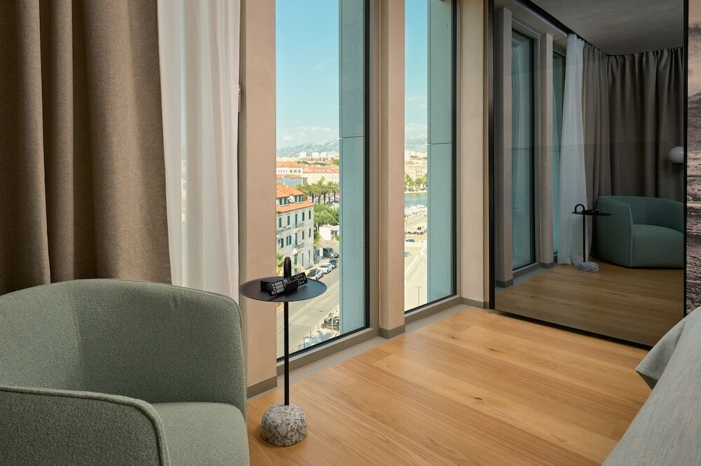 Фото Hotel Ambasador