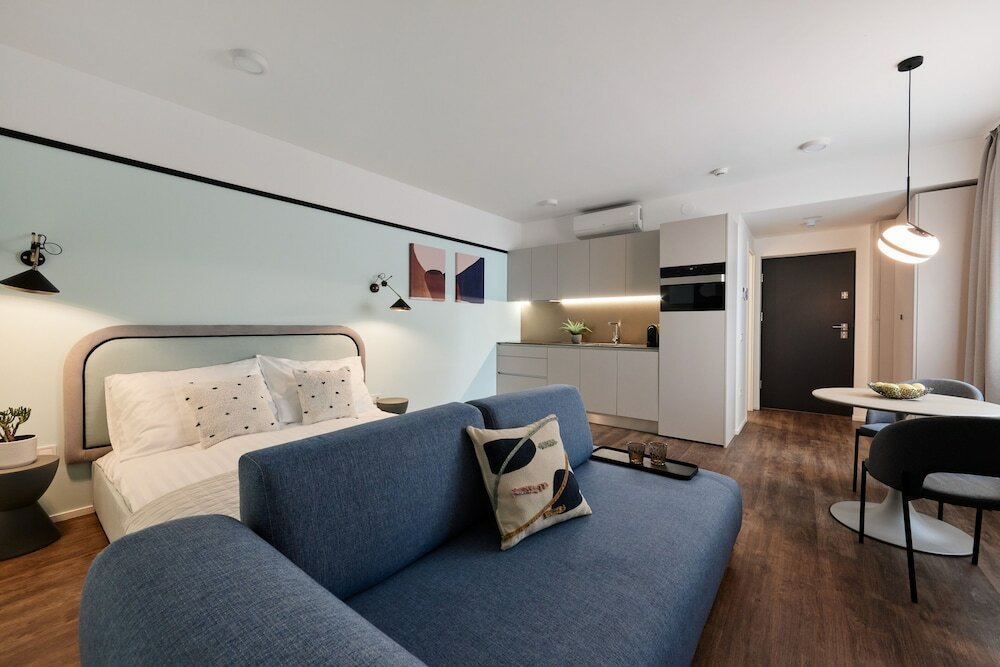 Фото The Amberlyn Suite Hotel