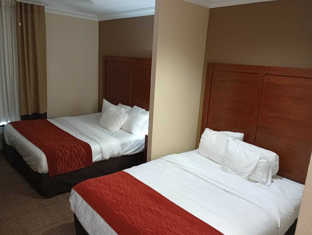 Фото Comfort Inn at Northwest Expressway