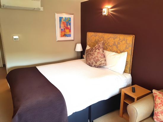 Фото Antoinette Hotel Wimbledon