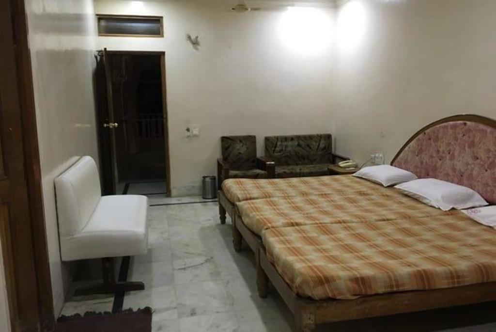 Фото Iroomz Shanbhag Towers International