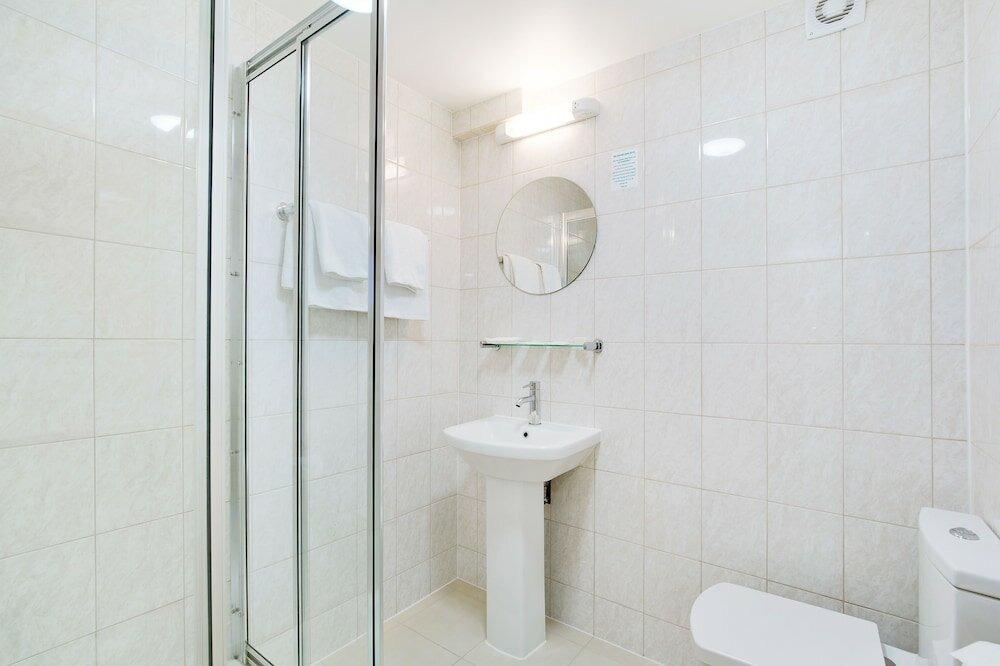 Фото Queens Park Hotel