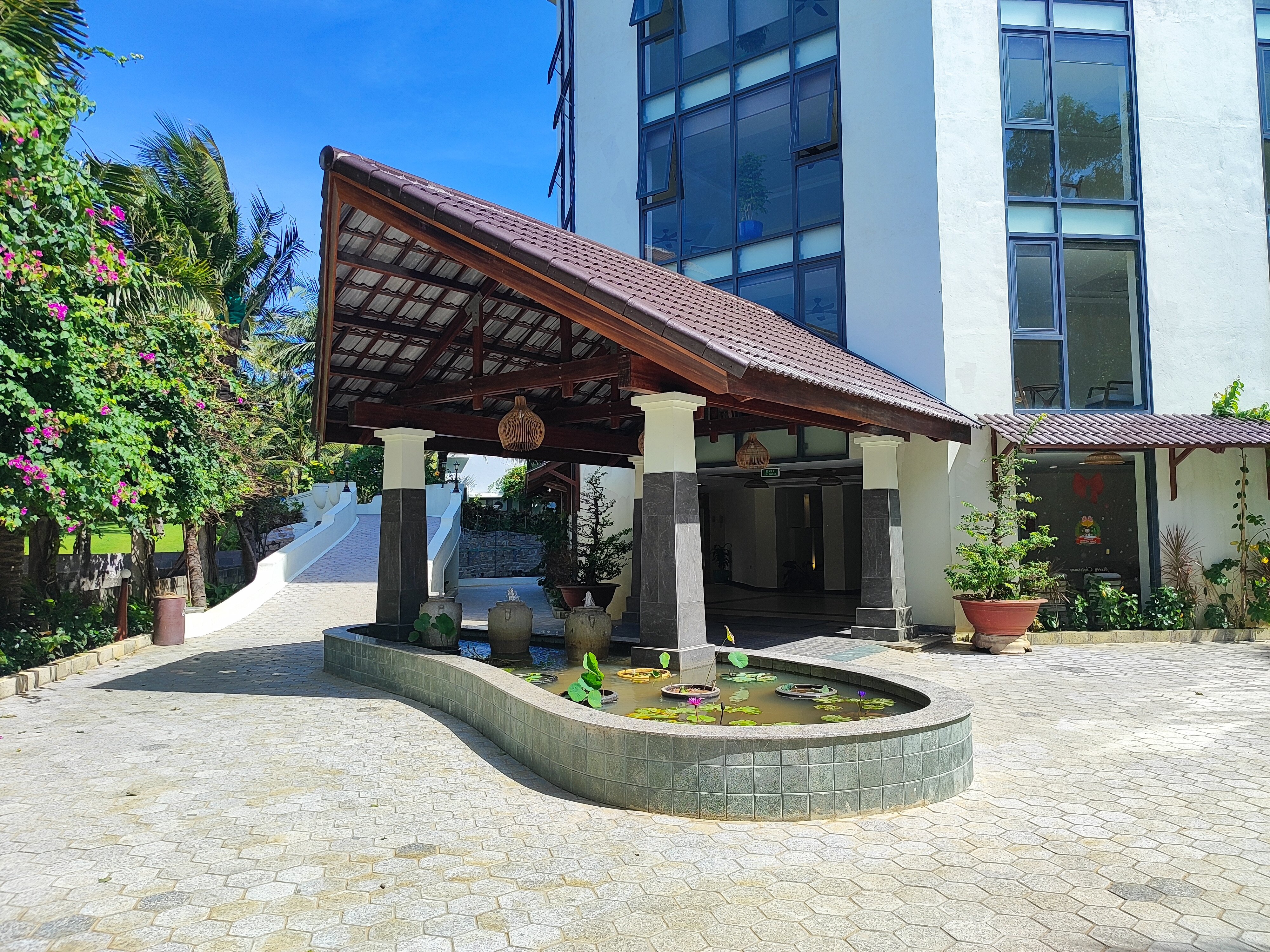 Фото отеля 2