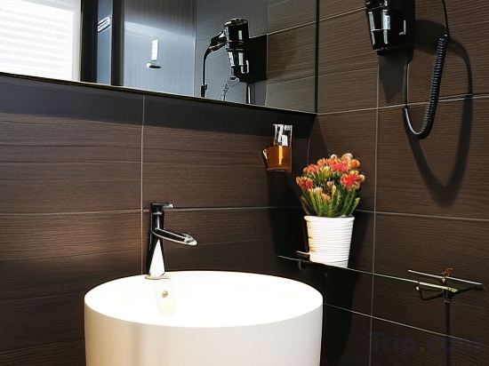 Фото CUBE Boutique Capsule Hotel Chinatown