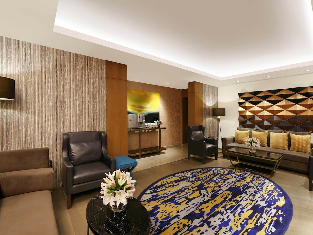 Фото Novotel Guwahati Gs Road Hotel