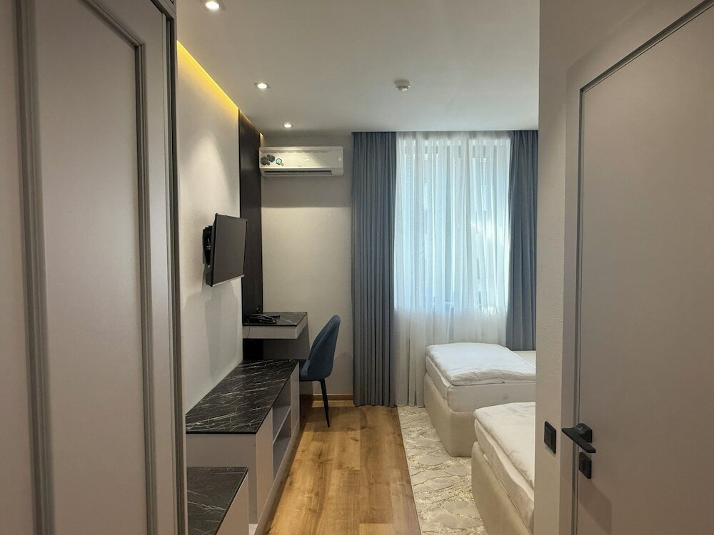 Фото Karim Parkside Hotel