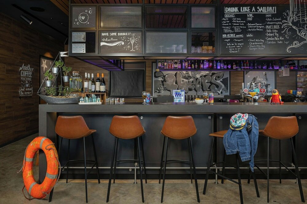 Фото Moxy Southampton