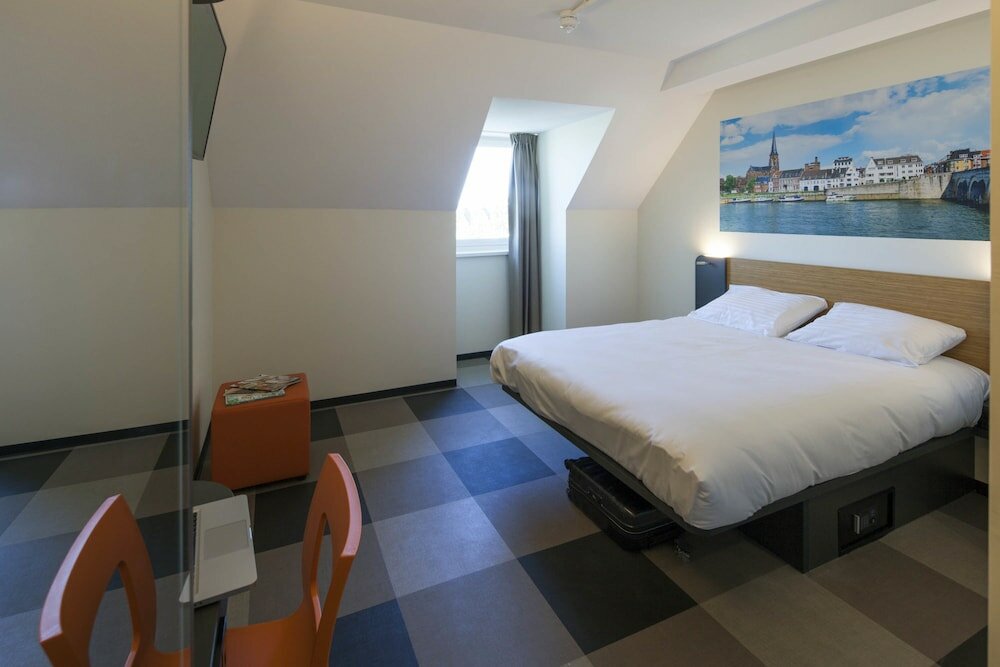 Фото EasyHotel Maastricht City Centre