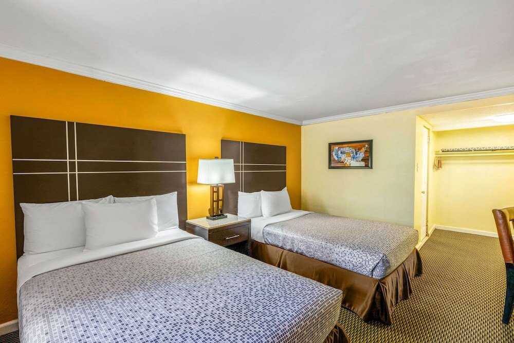 Фото Econo Lodge Beach and Boardwalk