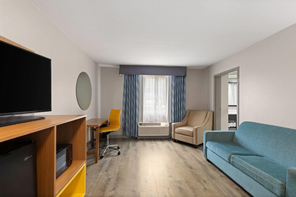 Фото Days Inn by Wyndham Lincoln