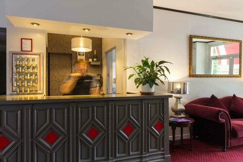 Гостиница The Originals Boutique, Villa Montpensier в По