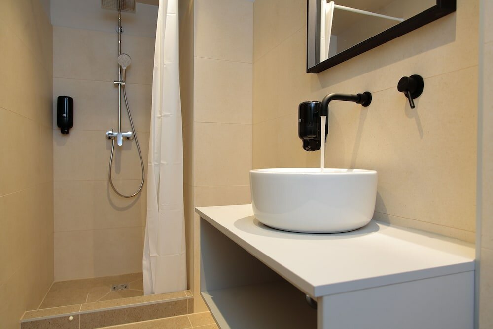 Фото Maverick Urban Lodge