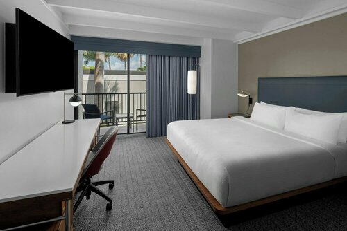 Внешний вид отеля Courtyard by Marriott Fort Lauderdale East/Lauderdale-by-the-Sea в Форт-Лодердейле, фото 3