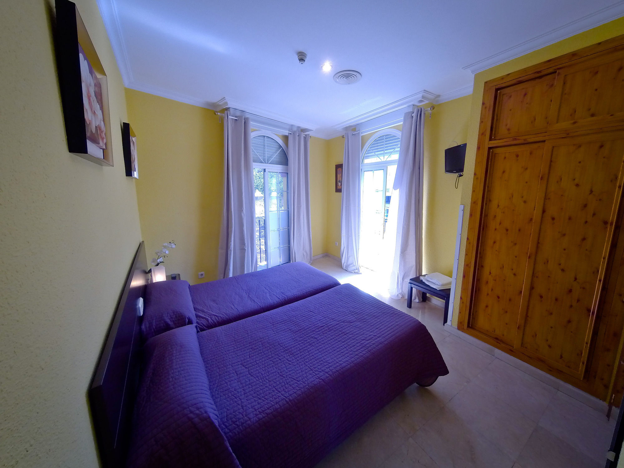 Фото Hostal La Muralla