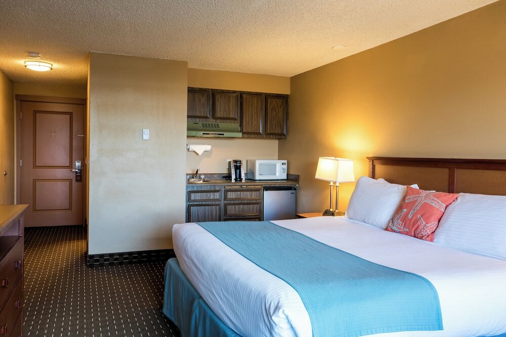 Фото Ebb Tide Oceanfront Inn