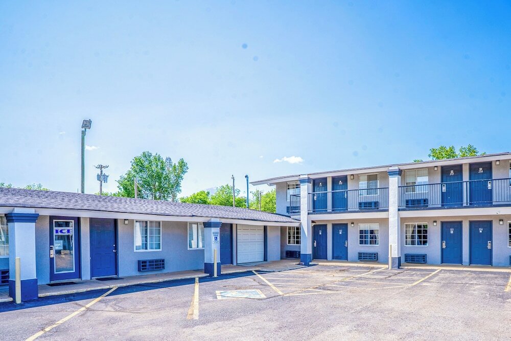 Фото Deluxe Inn & Suites By OYO Miami OK