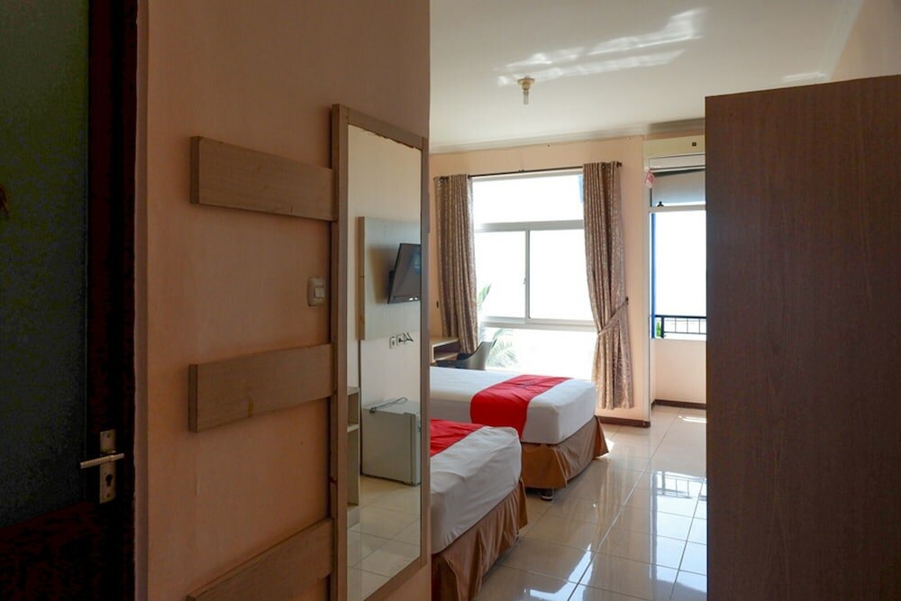 Фото RedDoorz Plus Syariah @ Hotel Boulevard Luwuk