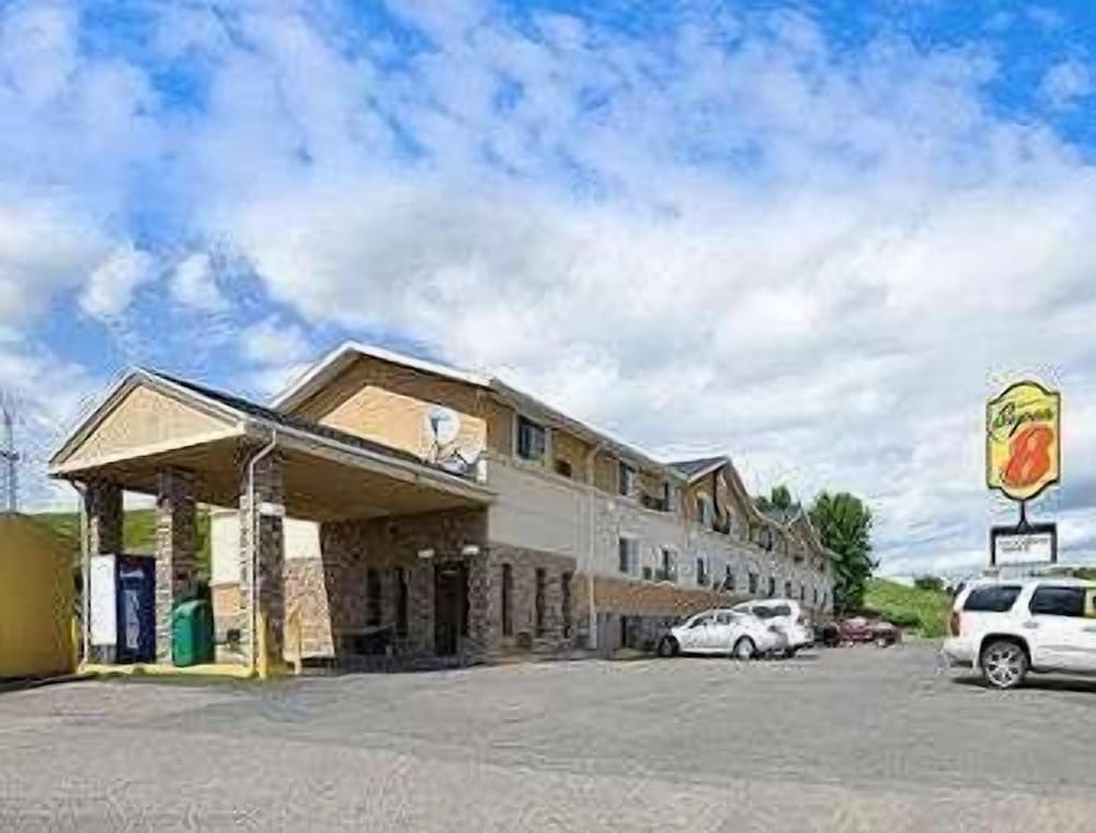 Фото Super 8 by Wyndham Minot Airport