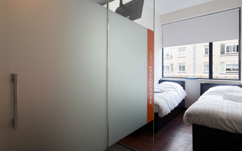 Фото EasyHotel Amsterdam City Centre South