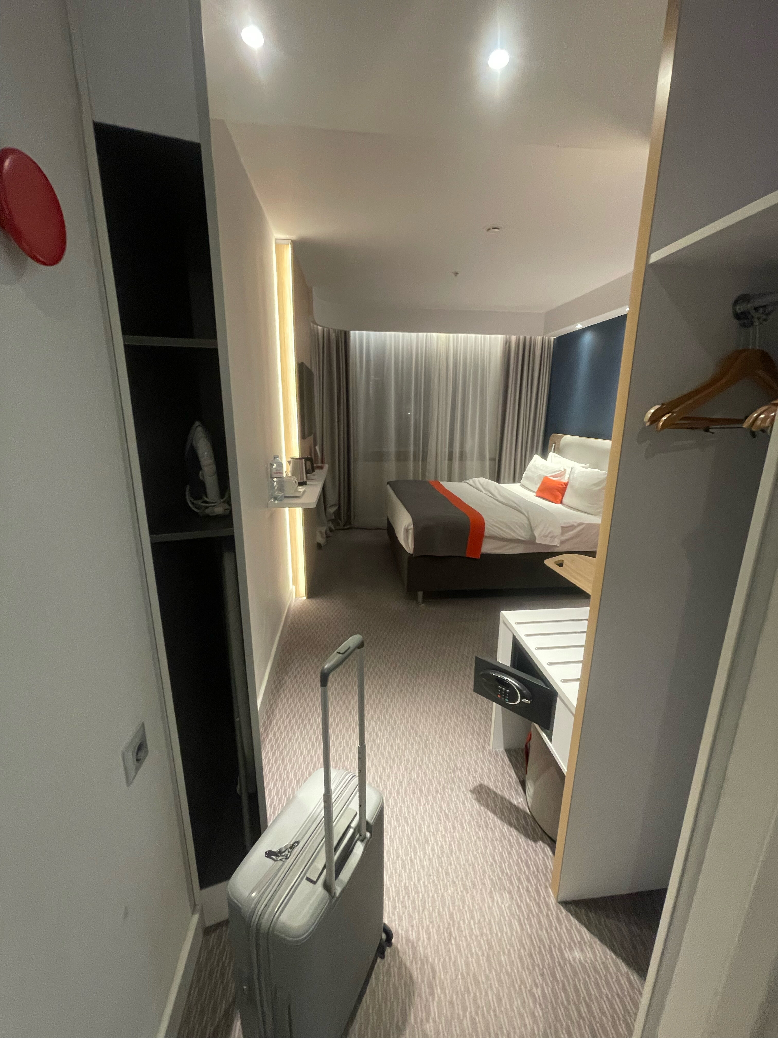 Фото Holiday Inn Express Almaty