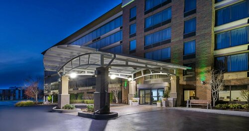Гостиница Holiday Inn & Suites Warren в Уоррене
