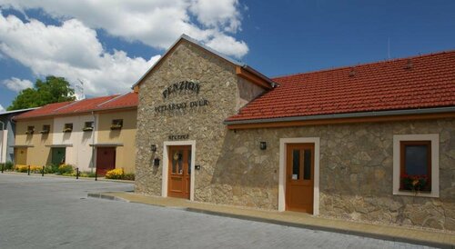 Гостиница Penzion Včelařský Dvůr в Южноморавском крае