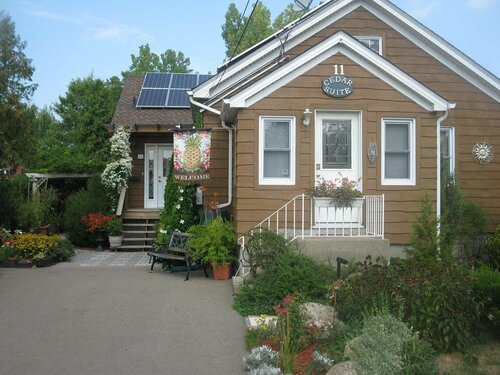 Гостиница Cedar Suite Bed & Breakfast в Сент-Катаринс