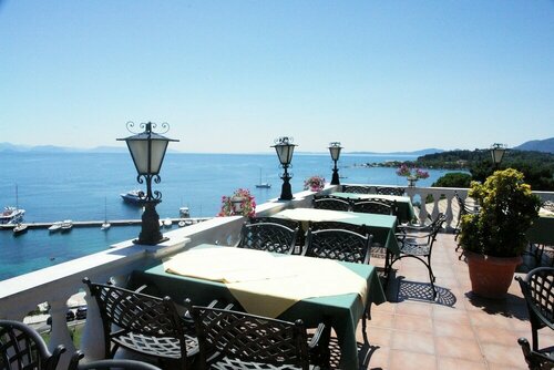 Гостиница Cavalieri Hotel в Керкире
