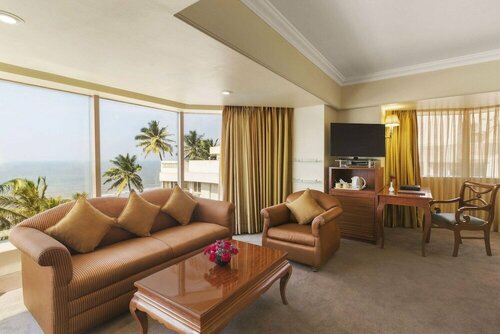Гостиница Ramada Plaza by Wyndham Palm Grove в Мумбаи