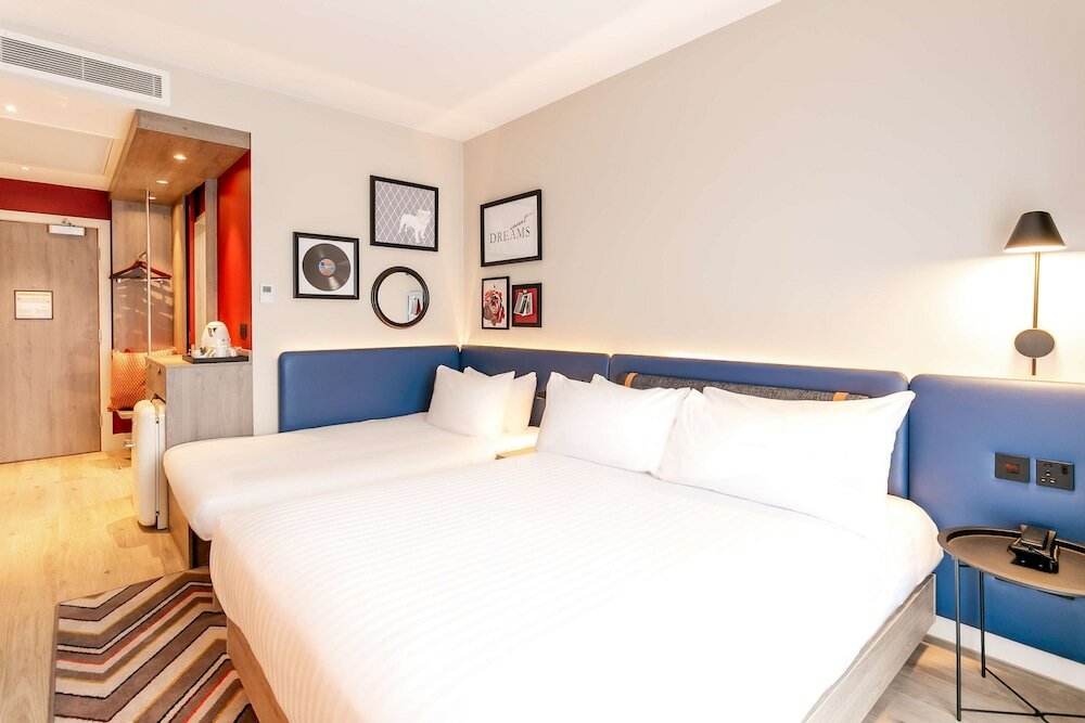 Фото Hampton by Hilton Blackburn