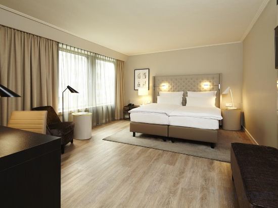 Фото Clayton Hotel Düsseldorf