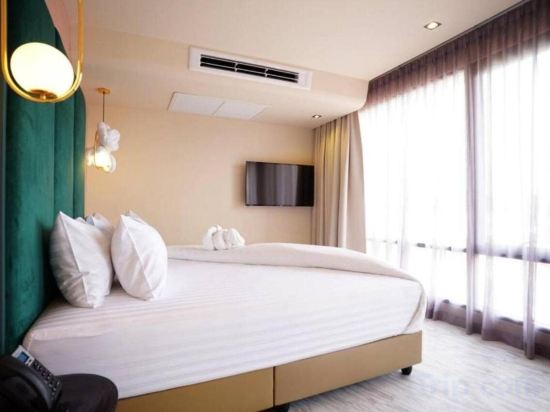 Фото 4 Monkeys Hotel